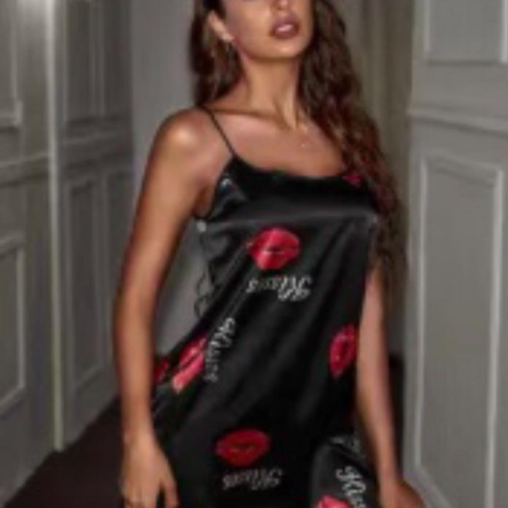 Sexy Black Nightie W/Lucious Red Lips - Picture 3 of 5